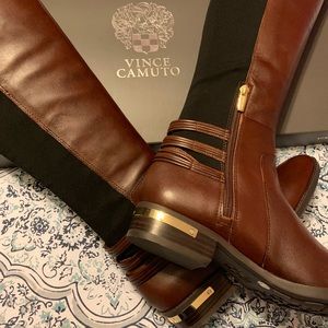 Vince Camuto Brunette/black boots